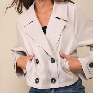 SOLD - NWOT Lulu’s Cropped Trench Coat